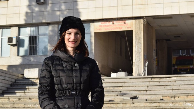 Даниела Тушлекова, 31, майка на дете с белодробно заболяване, е притеснена, че тютюнопушенето сред подрастващите в България нараства. Фото: В. Янева/Евромегдан.бг